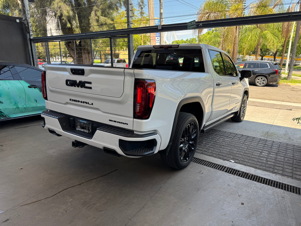 GMC Sierra Denali Ultimate 2024