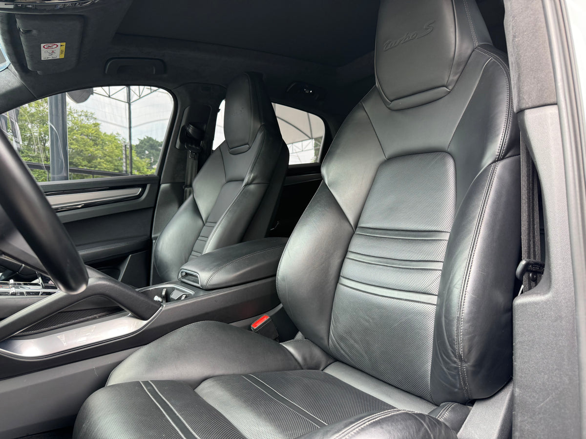 Porsche Cayenne turbo s 2020